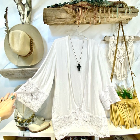 Beautiful boho crochet Cape /wrap w prairie/country/cottage core vibe - Picture 3 of 6